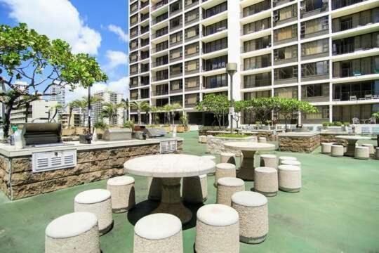 Light & Airy 8Th Floor Ocean View Condo With Lanai Condo Honolulu Exteriör bild