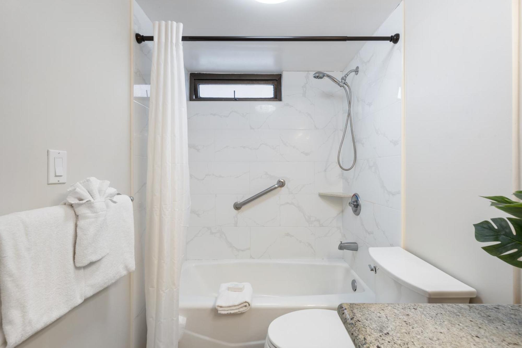 Light & Airy 8Th Floor Ocean View Condo With Lanai Condo Honolulu Exteriör bild